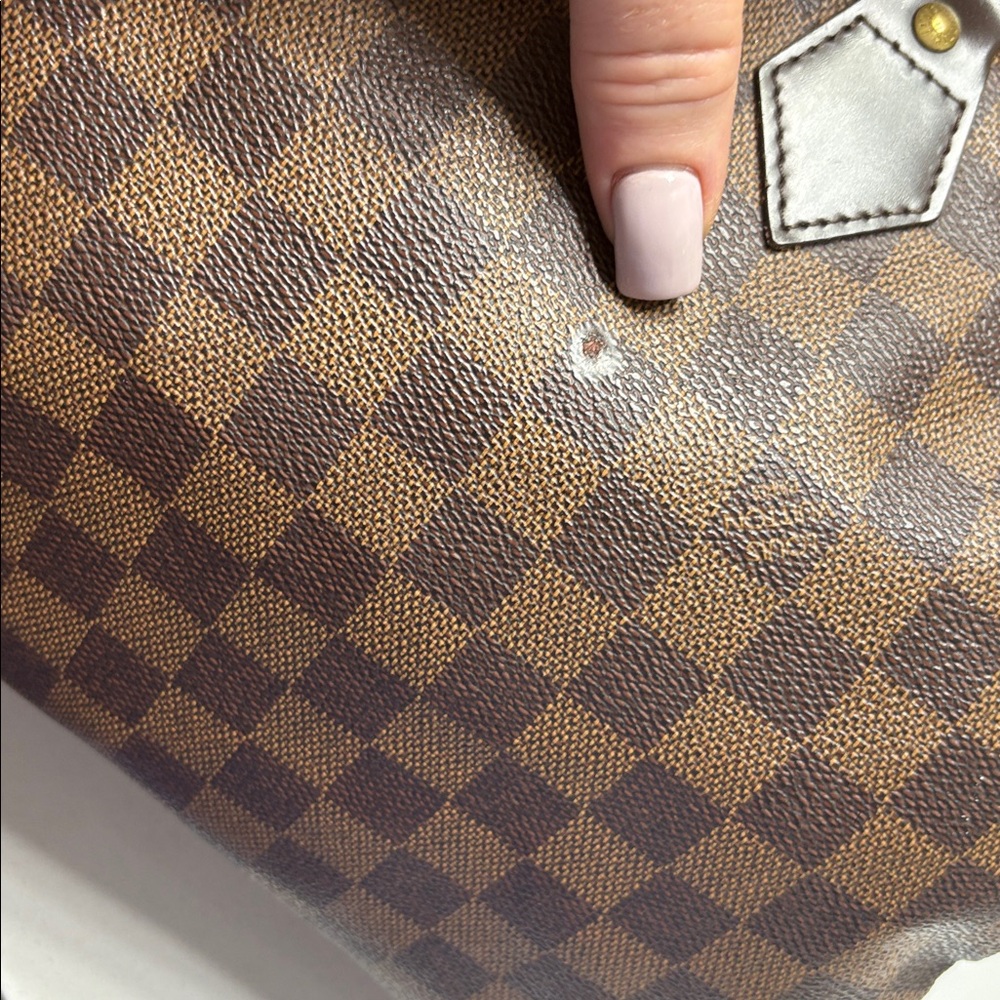 Louis Vuitton Speedy 30 Bandouliere
Damier Ebene plus wallet - Picture 15 of 17